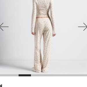 SKIMS, women’s, fold over loungewear/pj pants, oatmeal with holly print 2X NWT